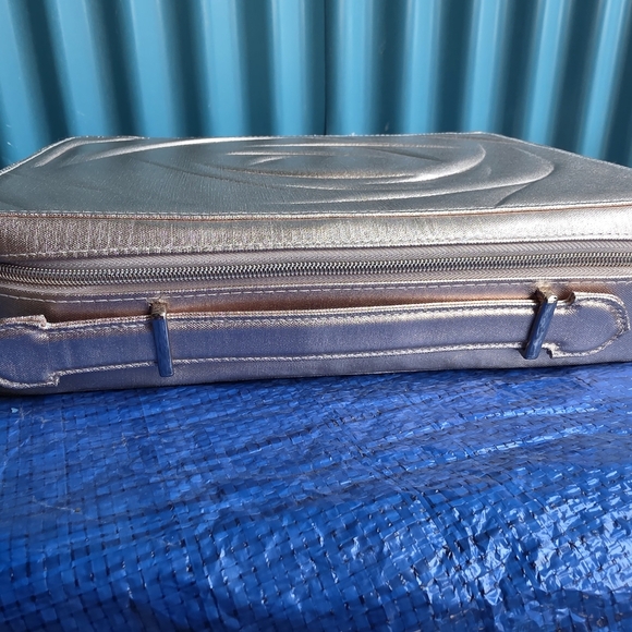 NWOT Lancome Paris Metallic Gold Women's Bag Makeup Case Zipper Travel Kit - Picture 4 of 16